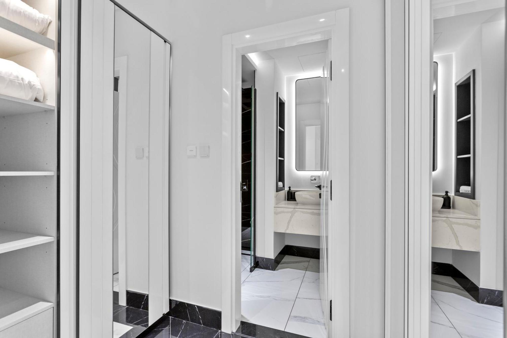 Apartment Lush Living With Jacuzzi And Burj Khalifa View *