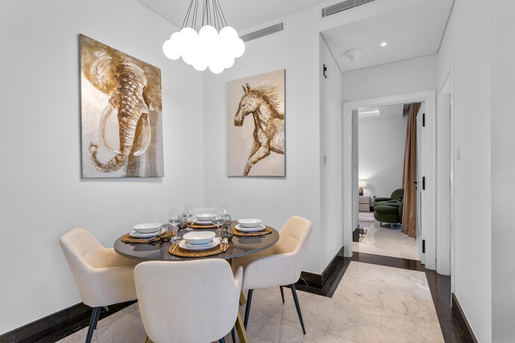 Apartment Lush Living With Jacuzzi And Burj Khalifa View Dubai