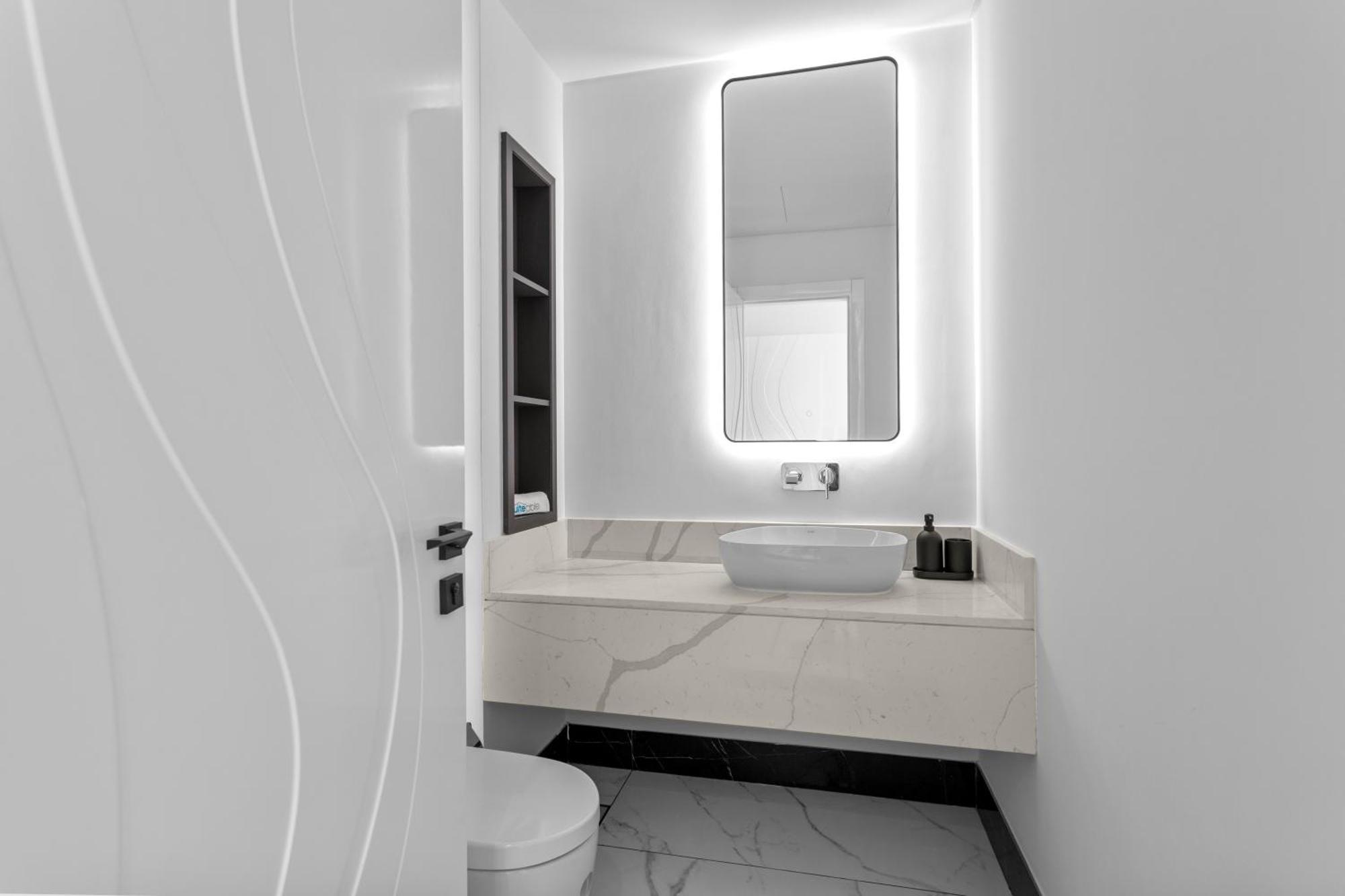 Apartment Lush Living With Jacuzzi And Burj Khalifa View