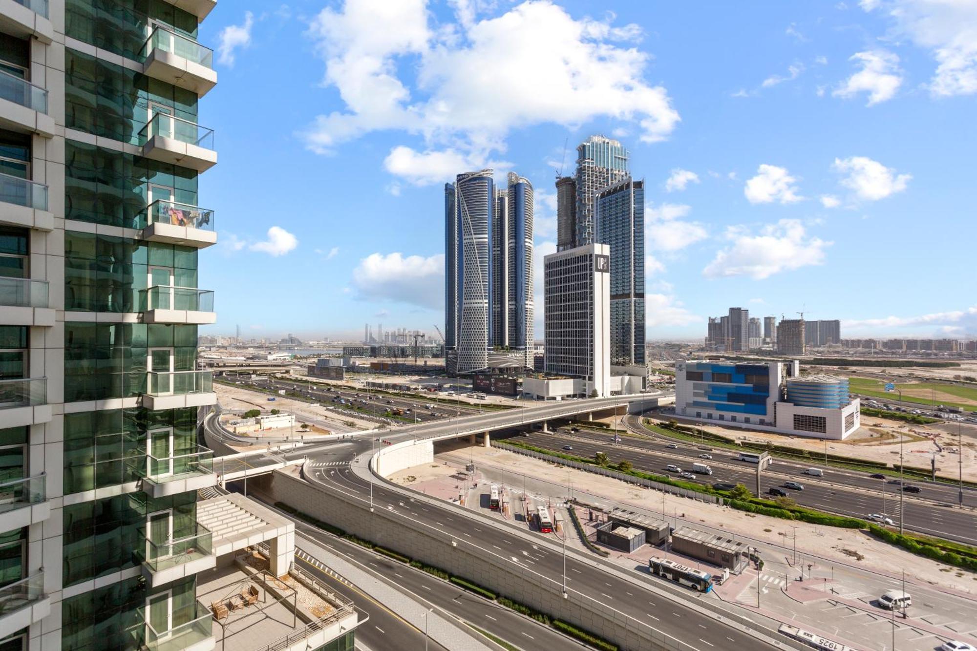 Lush Living With Jacuzzi And Burj Khalifa View Apartment Dubai