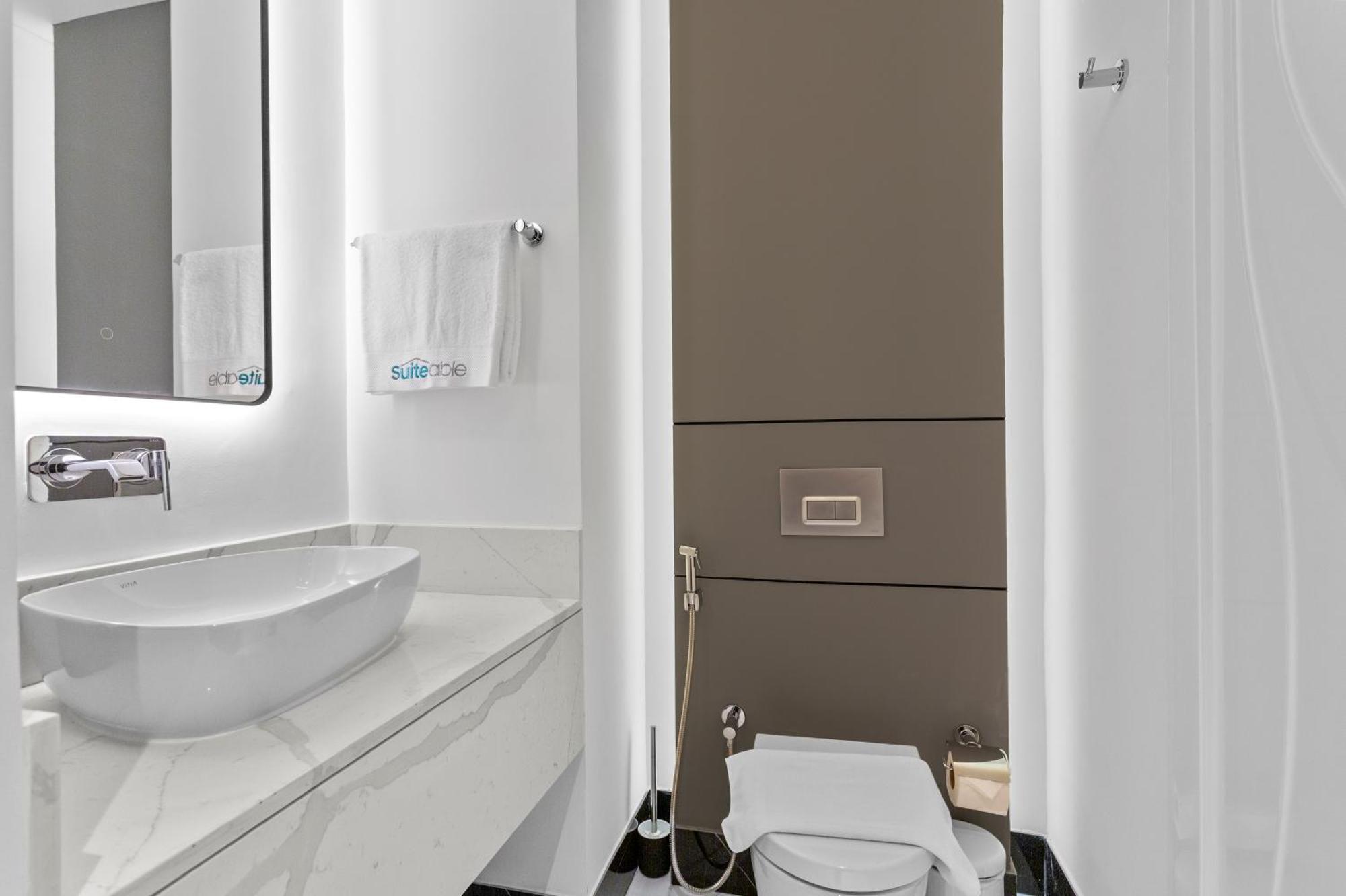 Lush Living With Jacuzzi And Burj Khalifa View Apartment Dubai