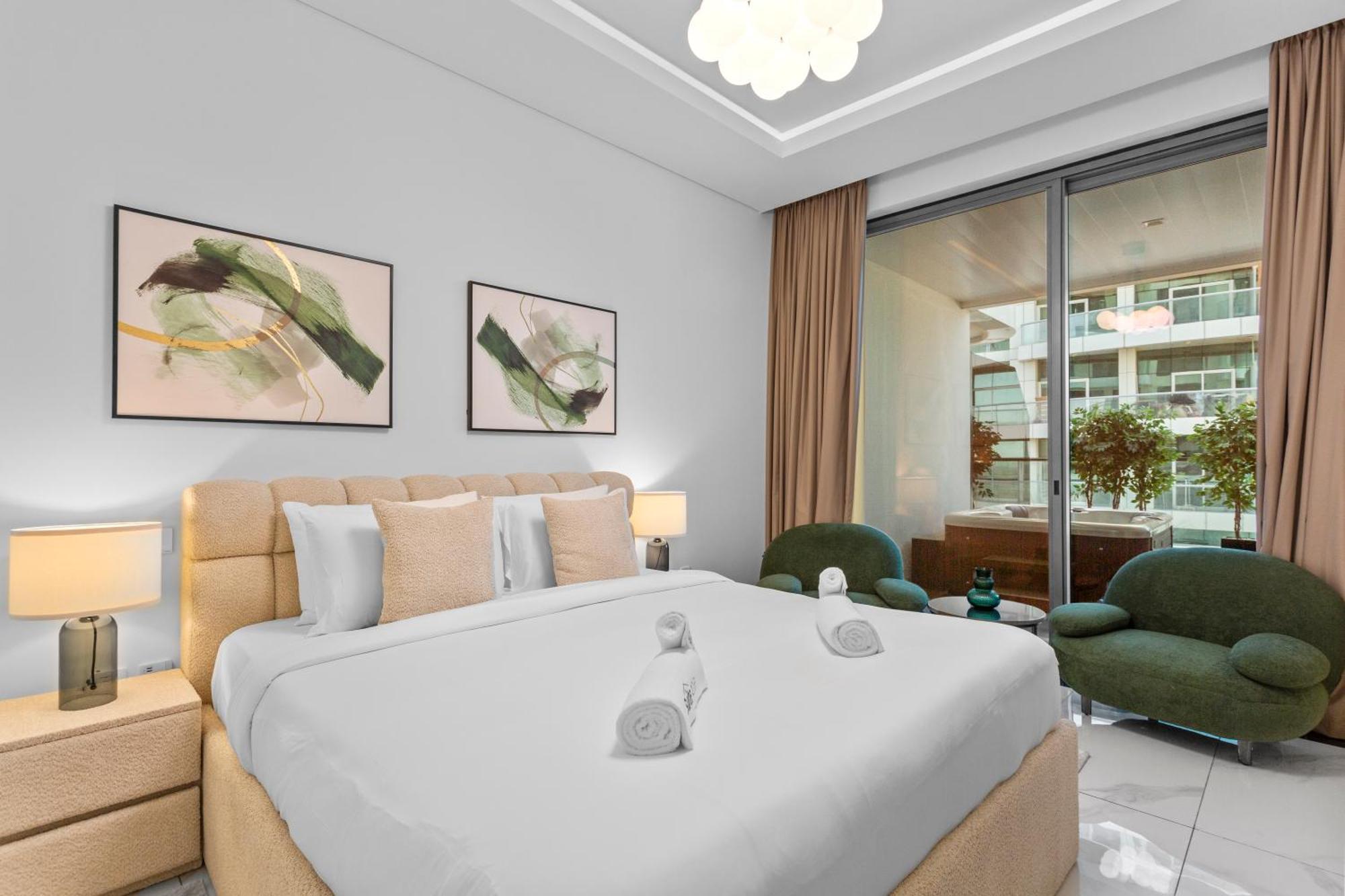 Lush Living With Jacuzzi And Burj Khalifa View Apartment *