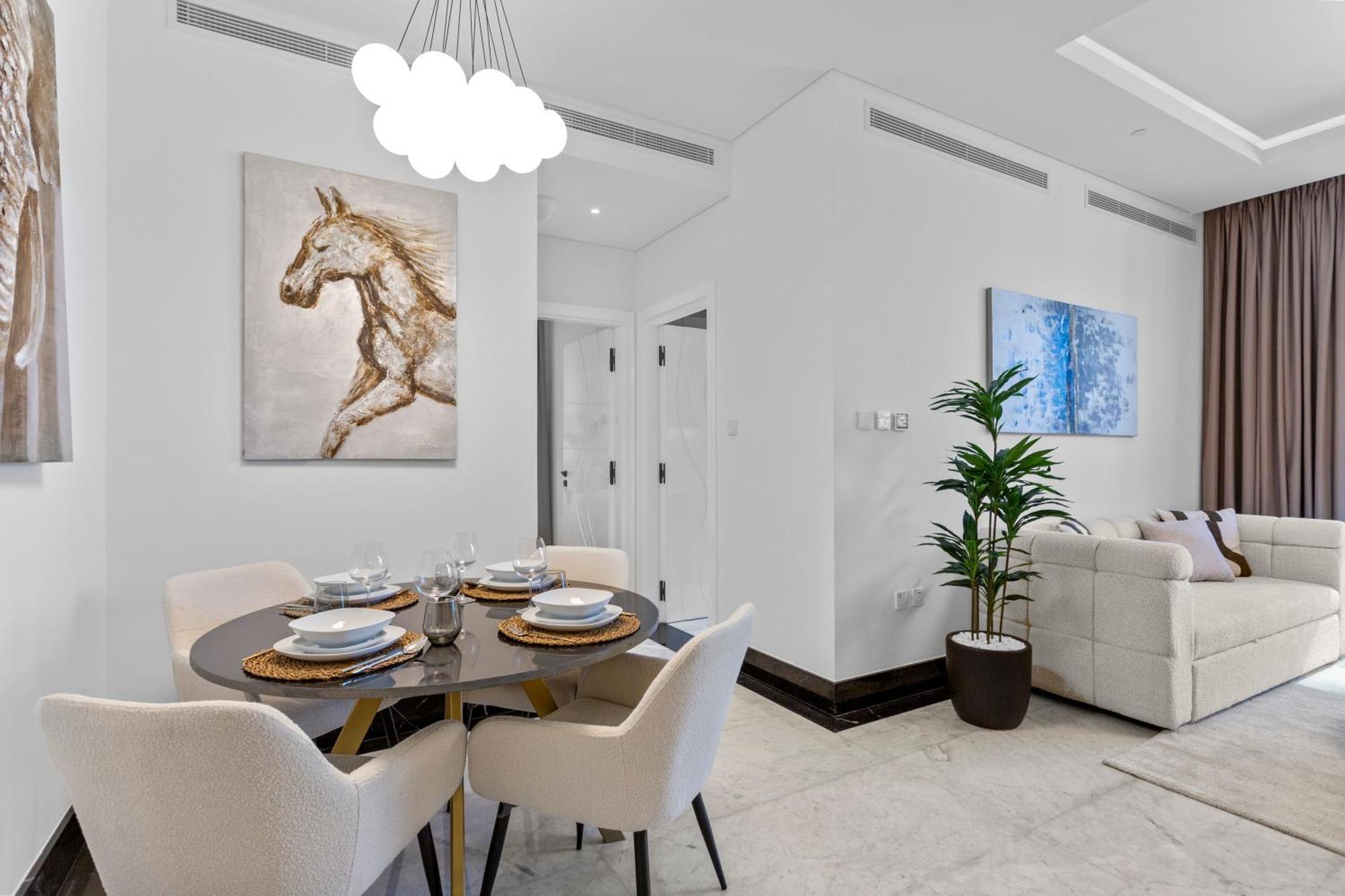 Lush Living With Jacuzzi And Burj Khalifa View Dubai